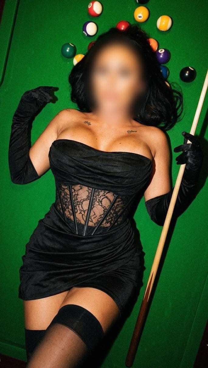 Have Fun With Ivy Tonight In Surrey! backdrop