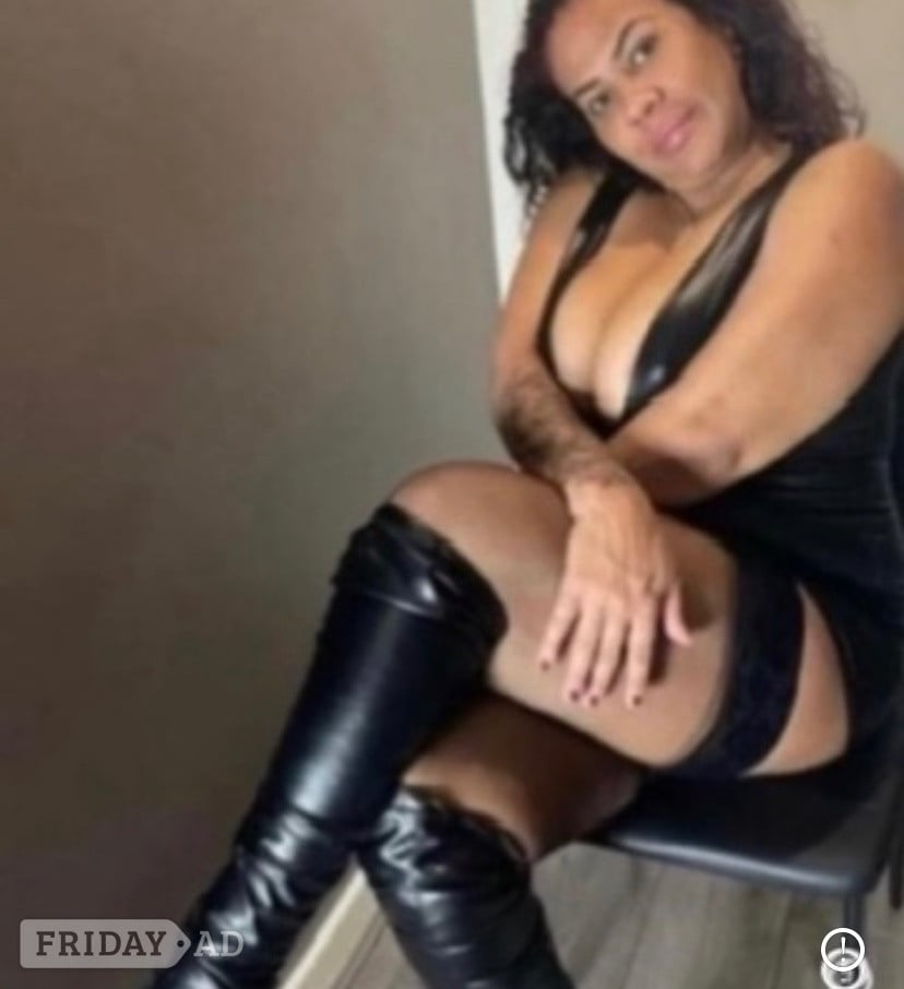 Busty Mature In Glasgow  backdrop