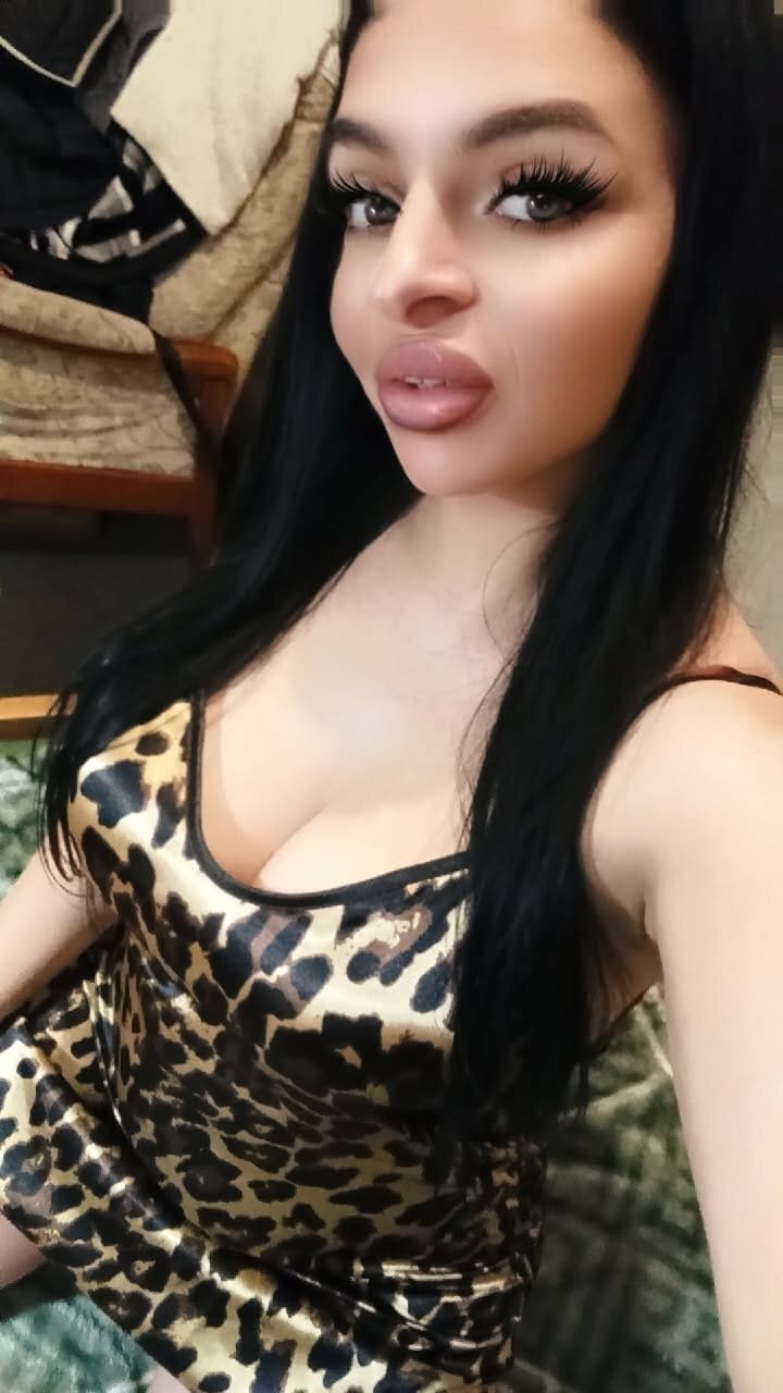 Sexy Fun In My Maidstone House, Me16 backdrop