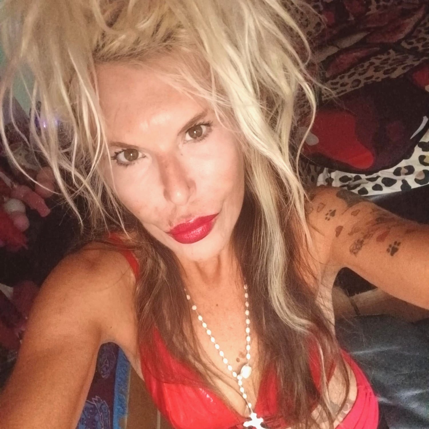 Based In East London /essex........hello Horny Gents!!! I'm Emma, A Frisky English Mature Blonde ....please Call backdrop