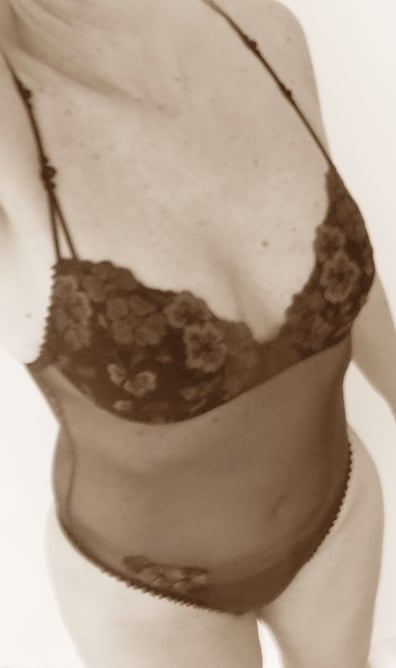 MIDDLE HOLE MASSAGE TABLE SENSUAL WARM OIL FULL BODY MASSAGE by English lady in Surrey image MIDDLE HOLE MASSAGE TABLE SENSUAL WARM OIL FULL BODY MASSAGE by English lady in Surrey image