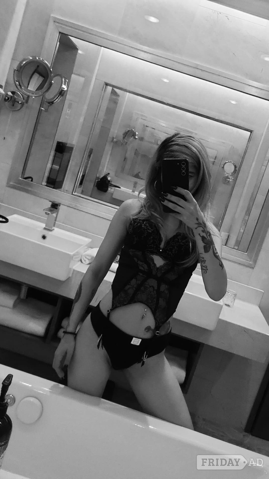 Spend A Delightful Evening With Amira—your Charming British Companion Ready To Make Your Night Unforgettable. backdrop