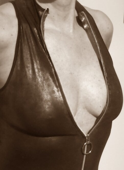 Relaxing Sensual Tantric Style Massage By English Lady In Surrey backdrop