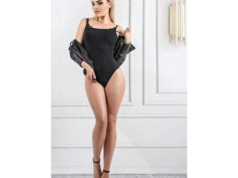 BEAUTIFUL SLIM BLONDE AVAILABLE FOR OUTCALLS IN ESSEX image