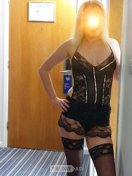 Cum And Play Kelly    Naughtiest Girl In Hampshire backdrop