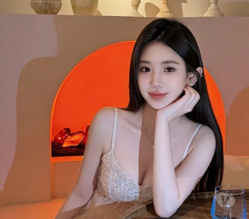 Asian girls offer massage or escort services to relieve your fatigue image