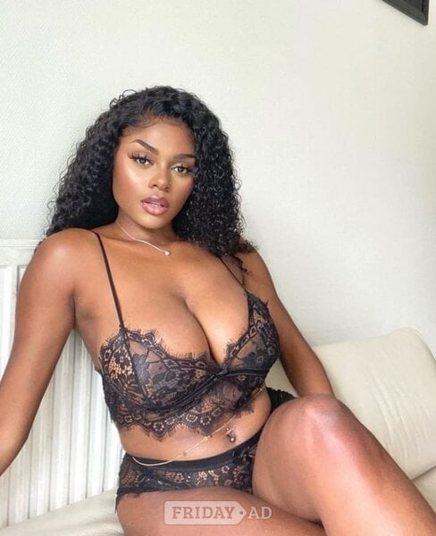   Black Girl ❣️colombian ❣️ backdrop