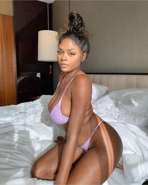  Black Girl ❣️colombian ❣️ backdrop