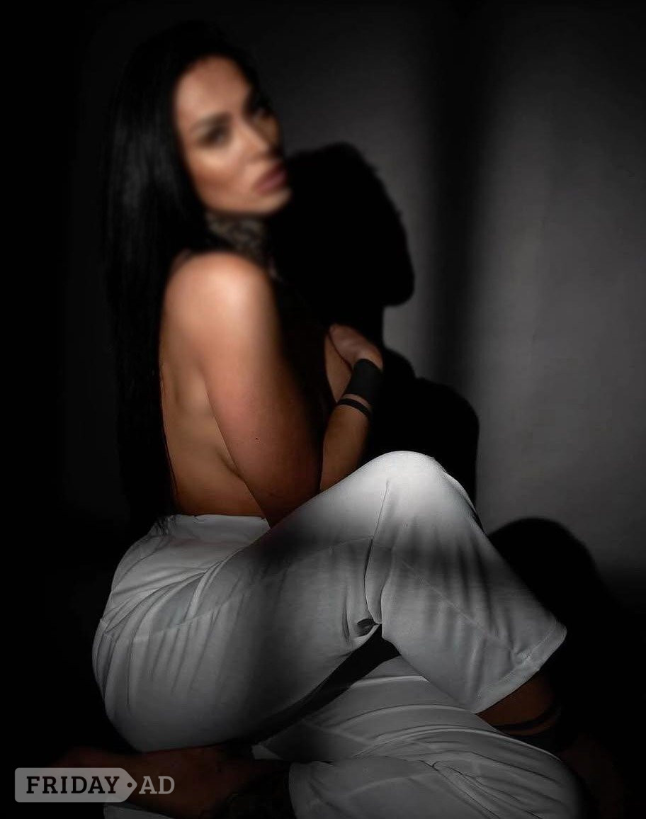 Enjoy A Lively Evening With Maddie—she’s Full Of Fun And Ready To Make Your Night Unforgettable. backdrop