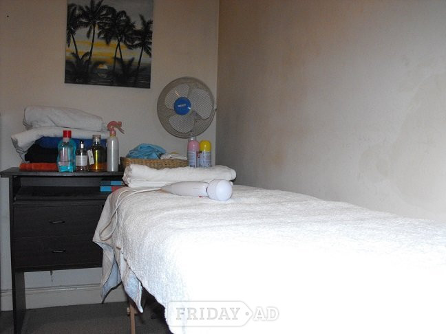 Mature Masseur Offers Full Body Massage For Females Only No Age Restriction 9am  Till Late  Over 25yrs Experience backdrop