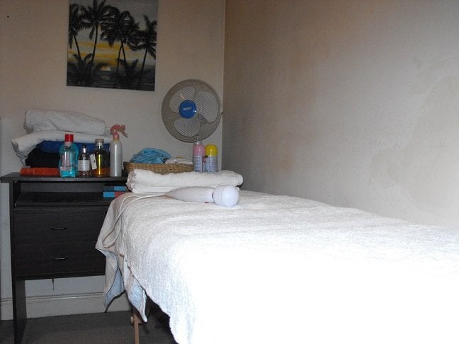 Mature Masseur Offers Full Body Erotic Massage For Females Only*  backdrop