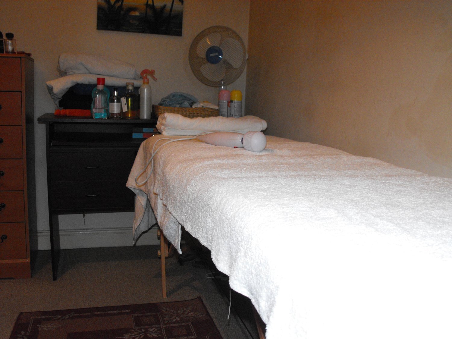 Mature Masseur Offers Full Body Erotic Massage For Females Only*  backdrop