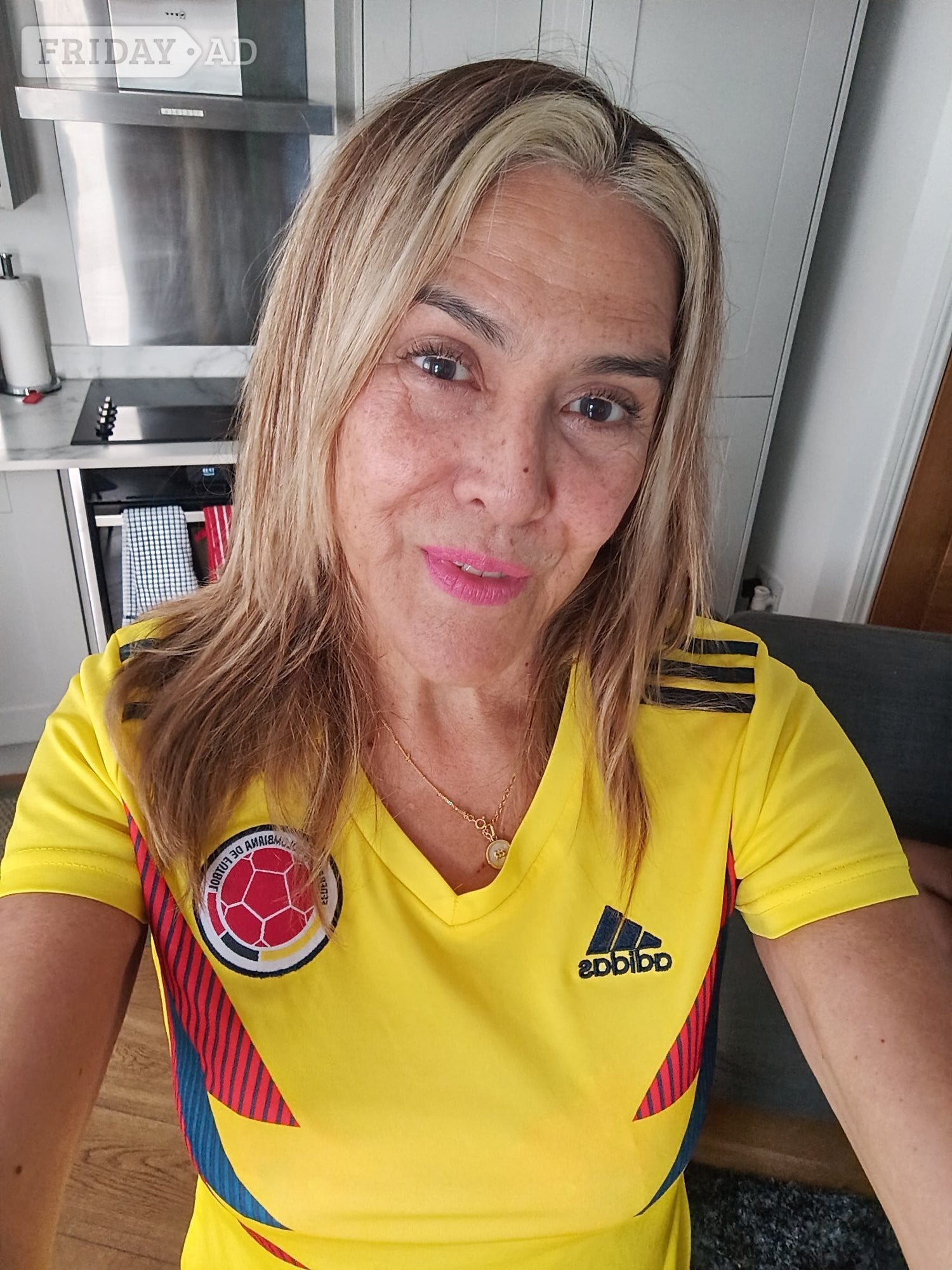 Qvip Melissa Colombian  backdrop