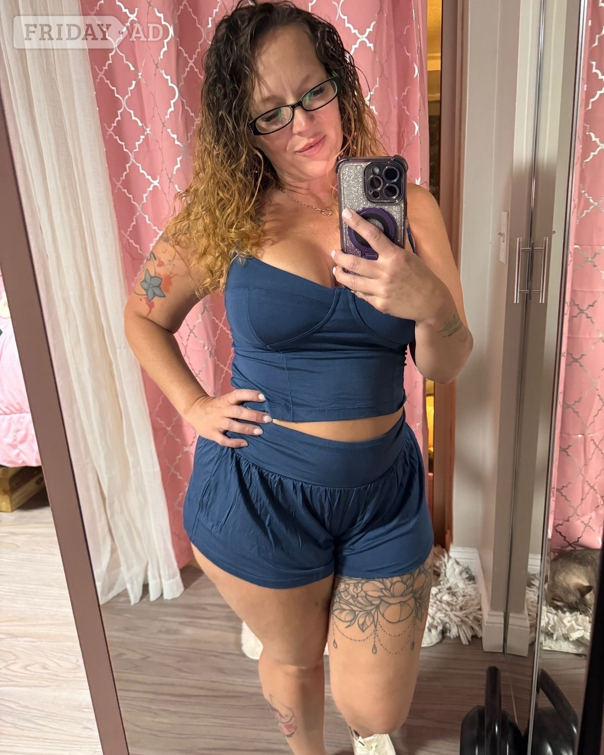 Sweet Matured And Discreet Escort In Town backdrop