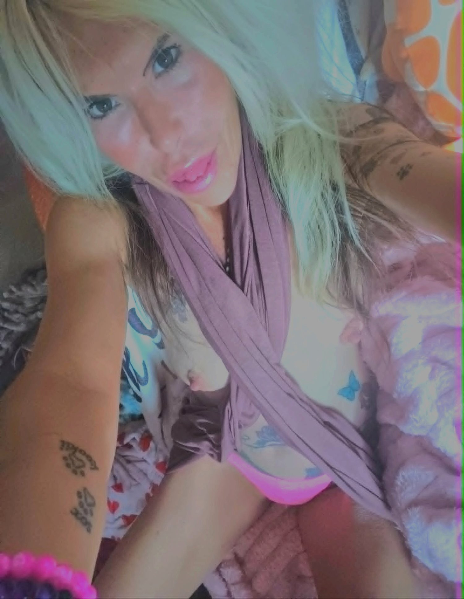 Based In East London /essex........hello Horny Gents!!! I'm Emma, A Frisky English Mature Blonde ....please Call backdrop