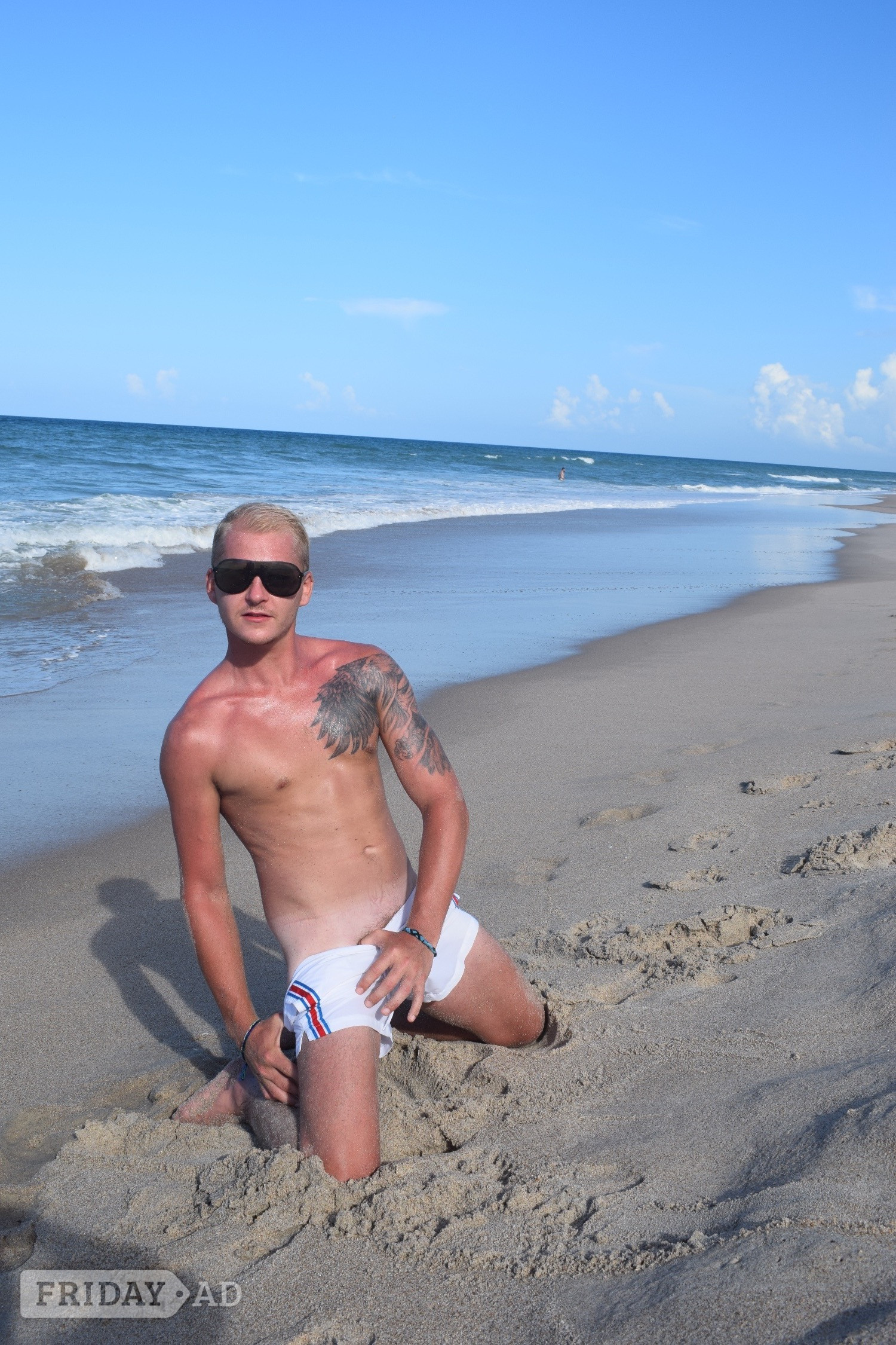 Easy Going Laid Back Sporty Kinda Guy, Fit Toned And Creative 😝  backdrop