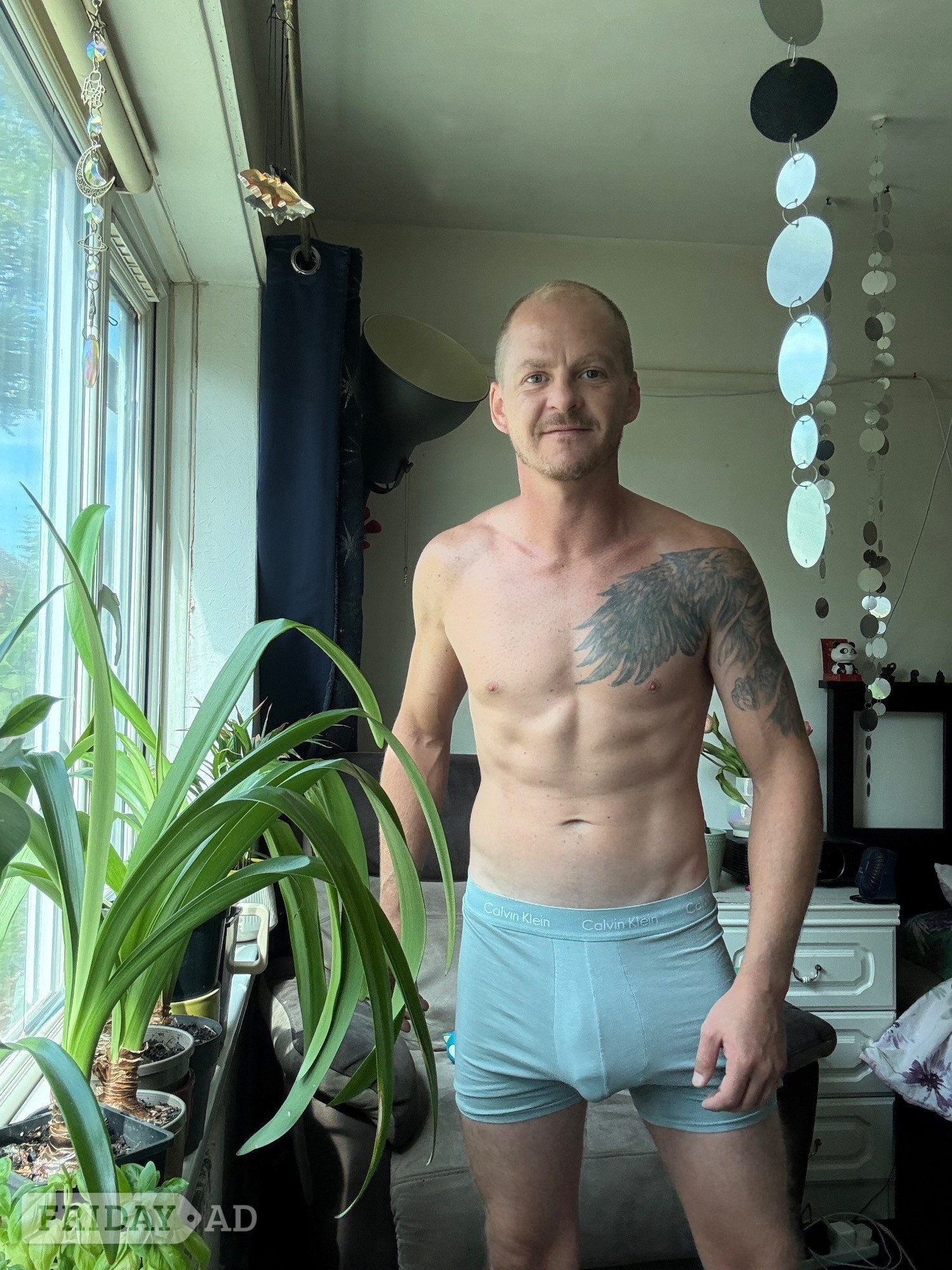 Easy Going Laid Back Sporty Kinda Guy, Fit Toned And Creative 😝  backdrop
