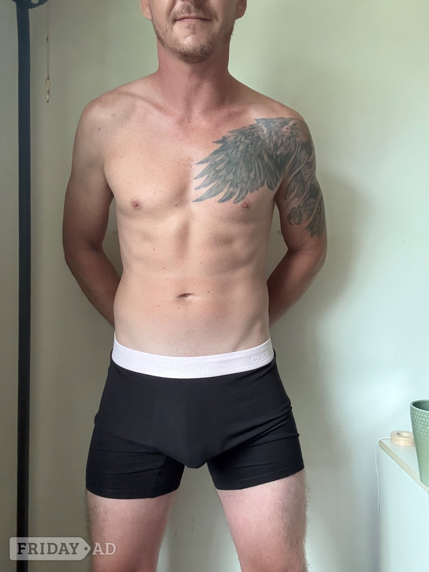 Easy Going Laid Back Sporty Kinda Guy, Fit Toned And Creative 😝  backdrop