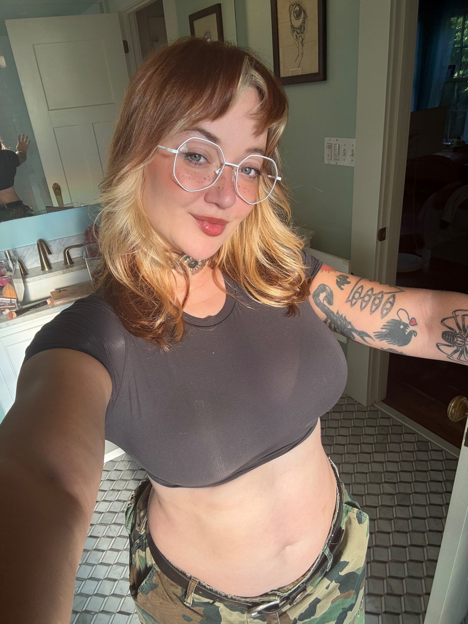 Dream And Unforgettable Service, Sensual And Tempting backdrop